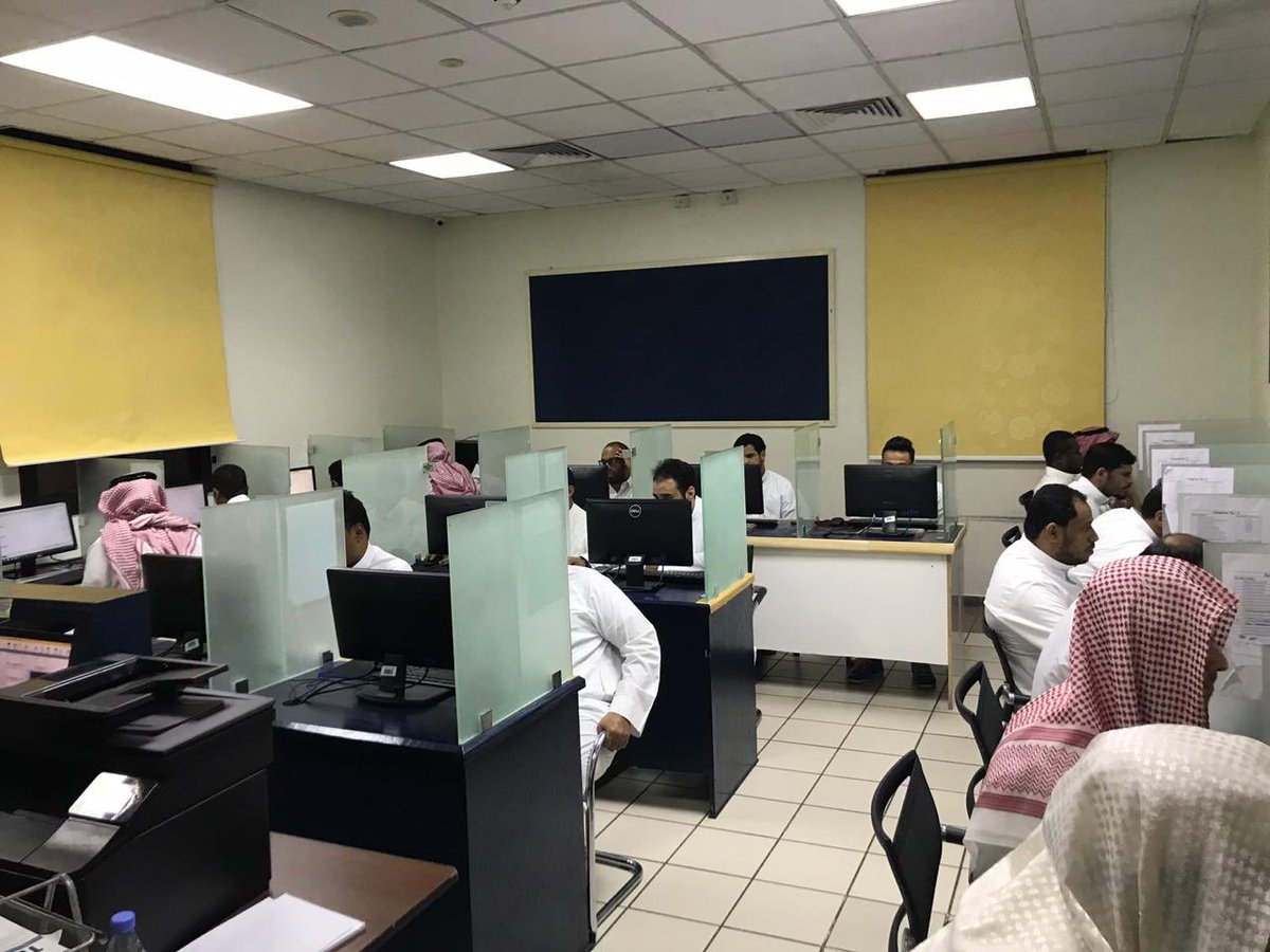 Taibah_TC's tweet photo. جانب من زيارة نائب المشرف على مركز الاختبارات بجامعة طيبة ( فؤاد بن مصطفى جاري )لفرع جدة لطلاب وطالبات التعليم عن بعد . بناء على توجيهات سعادة وكيل الجامعة للشؤون التعليمية والاطمئنان على سير الاختبارات بسهوله ويسر لطلاب والطالبات بالفرع . https://t.co/9X7GchYVPc