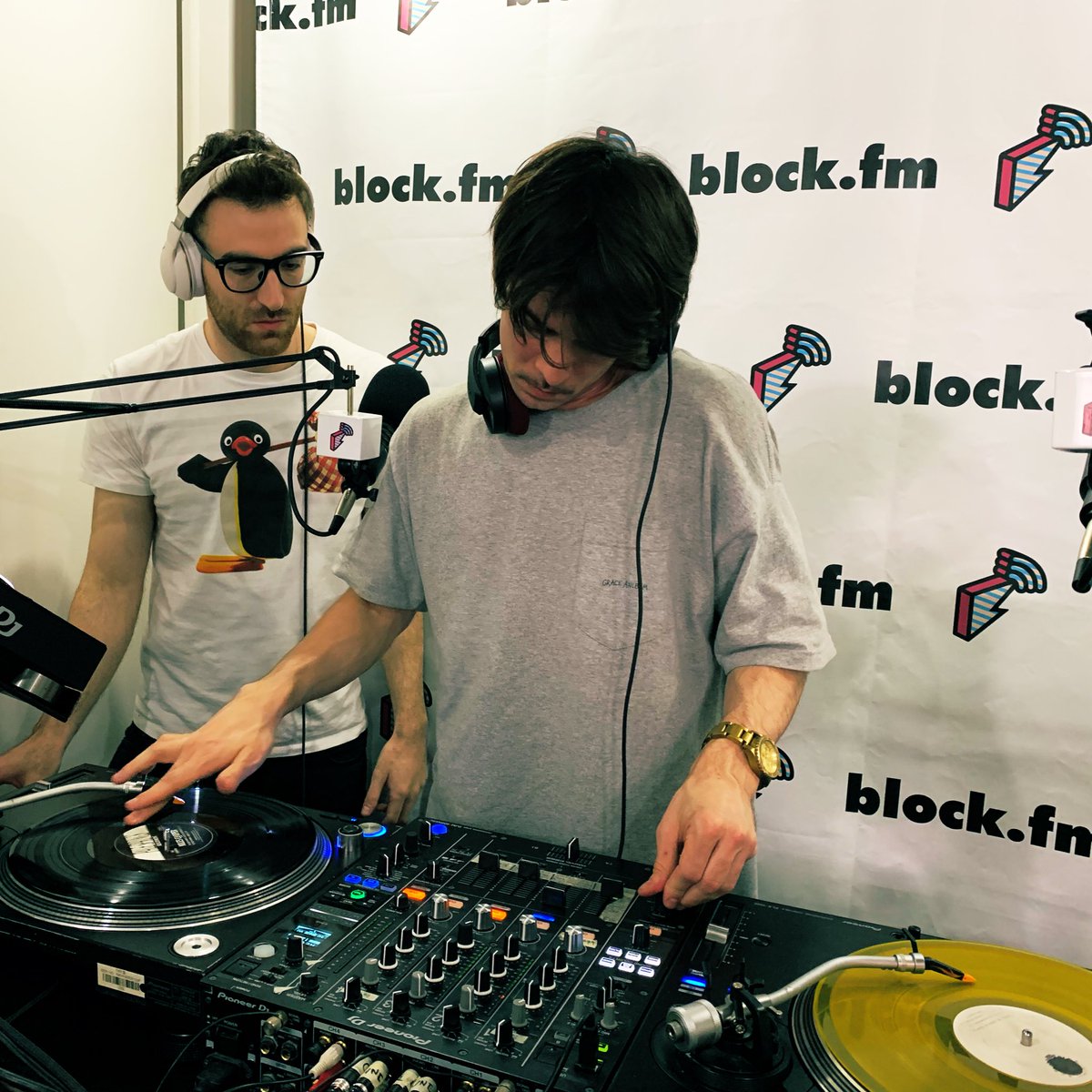 Grooooooove!!!! #HNHradio #blockfm <a href="/HouseNotHouse/">House Not House</a> <a href="/frankie_dollar/">Frank Iliya</a> <a href="/DJdatwun/">Dom Datwun</a>