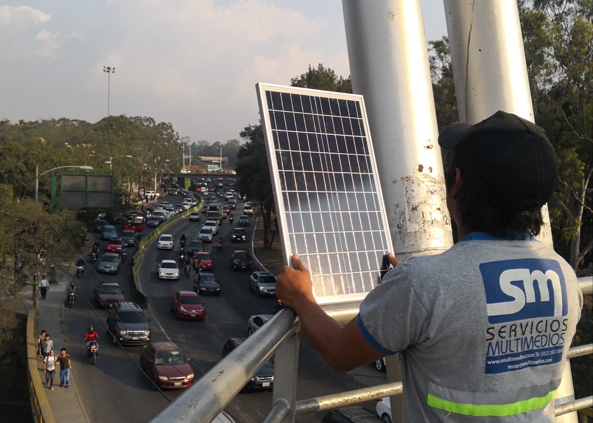smultimedios's tweet photo. Comenzamos con instalaciones de iluminación #solar #Guatemala https://t.co/P5CFytuTZ5