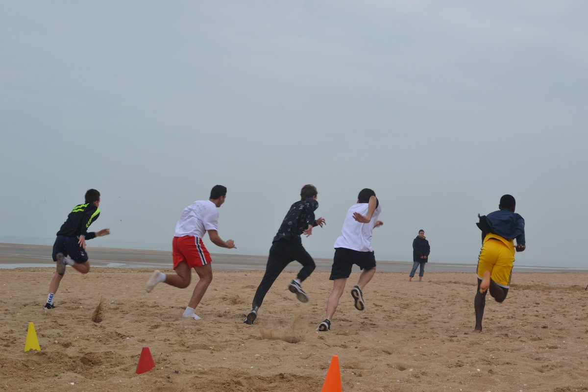 MAIF's tweet photo. Durant trois jours, la #Normandie a accueilli la 5e édition du challenge #JeunesOfficiels @unss @MAIF ! Du #sport, des #PremiersSecours, et du partage ! 📸 Quelques images envoyées par les #JeunesReporters,  et des articles sur @Sportmagfr > https://t.co/In6PC7kHac https://t.co/Mf5Bx0SlMa