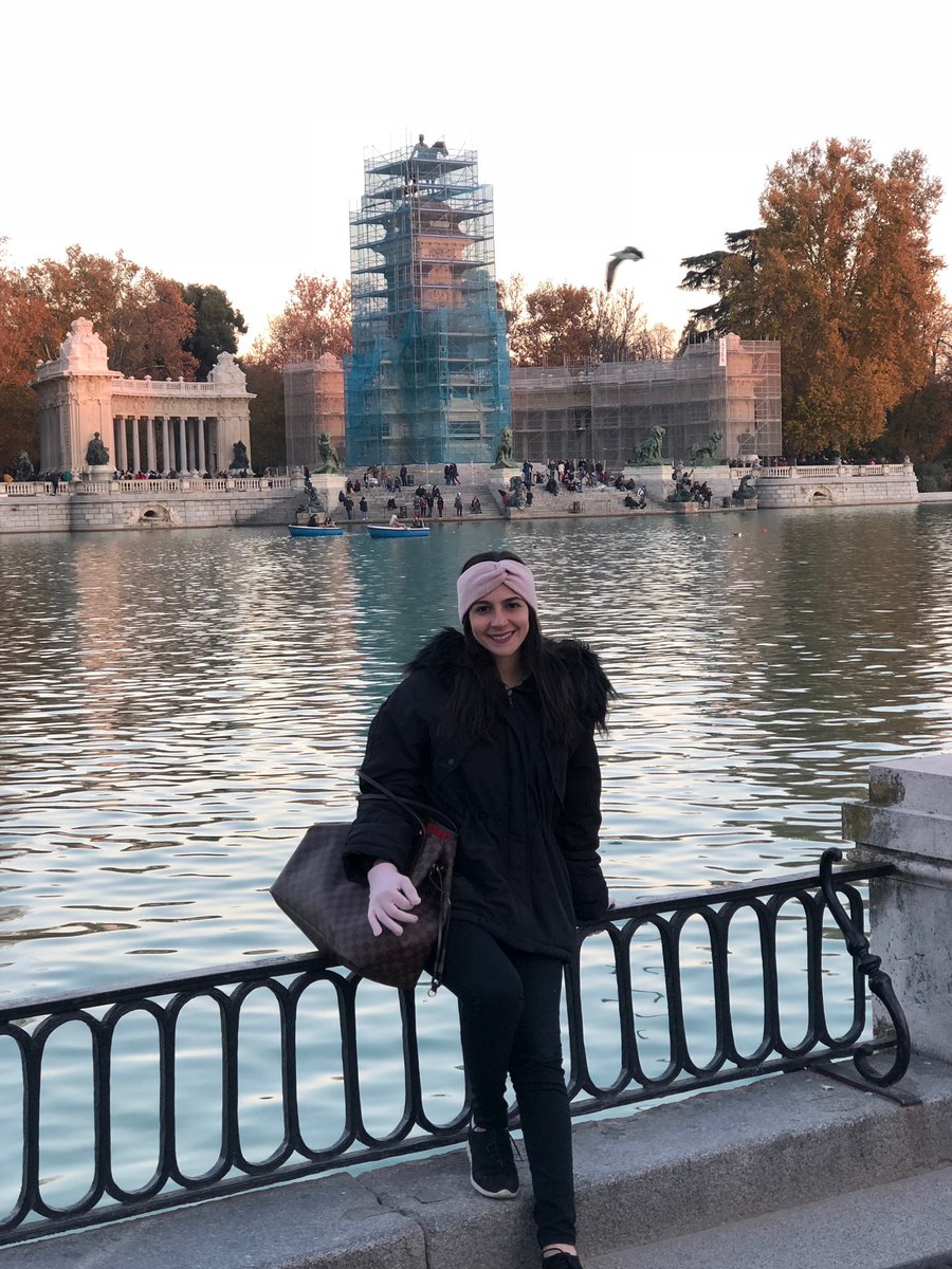 Anambuelvasd's tweet photo. “Allá donde se cruzan los caminos, donde el mar no se puede concebir, donde regresa siempre el fugitivo,
pongamos que hablo de Madrid (…)” #Nostalgia #MissingSpain 🇪🇸 https://t.co/V47ygpcEco