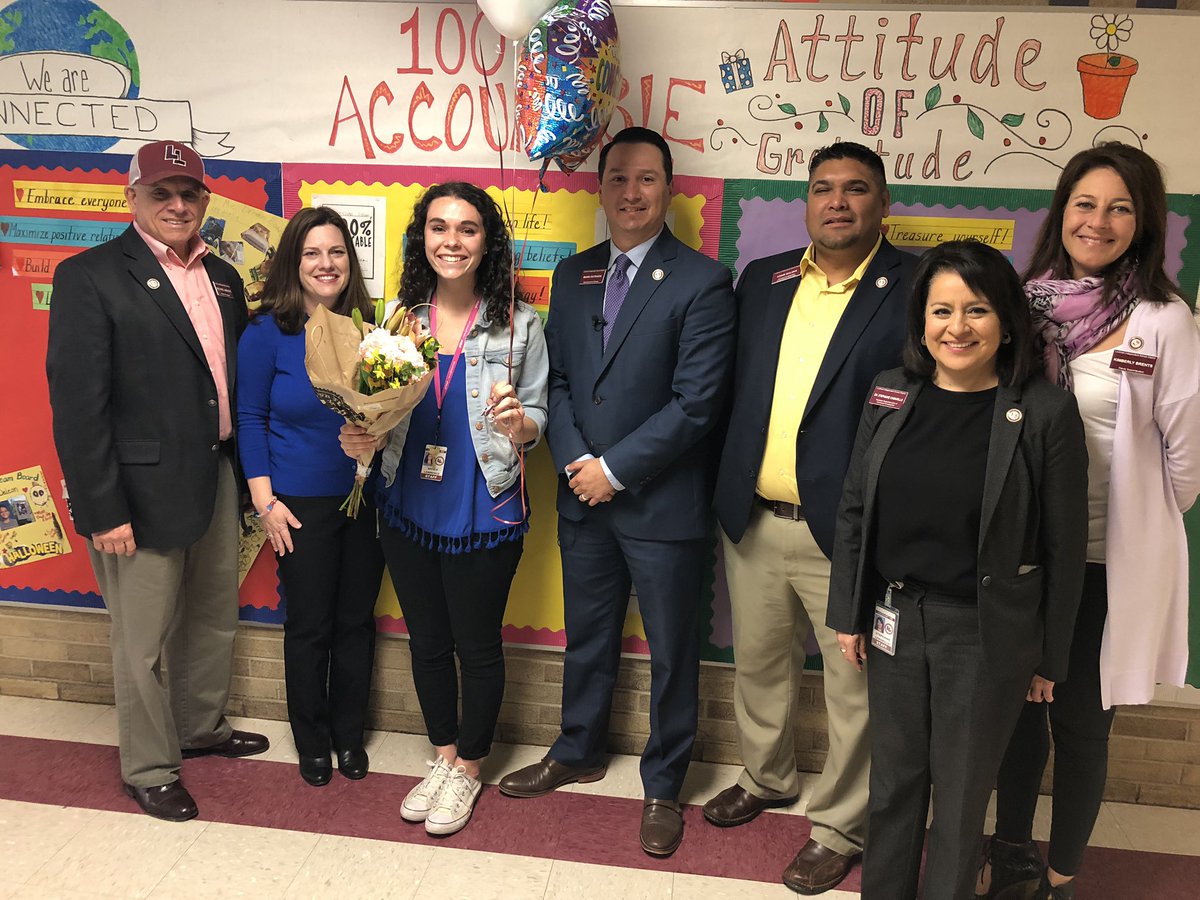 LockhartISD's tweet photo. Congratulations  to Nicky Lawrence for being selected as the Clear Fork Elementary Teacher of the Year! #LockhartLeading https://t.co/2Kq0dGbdFb