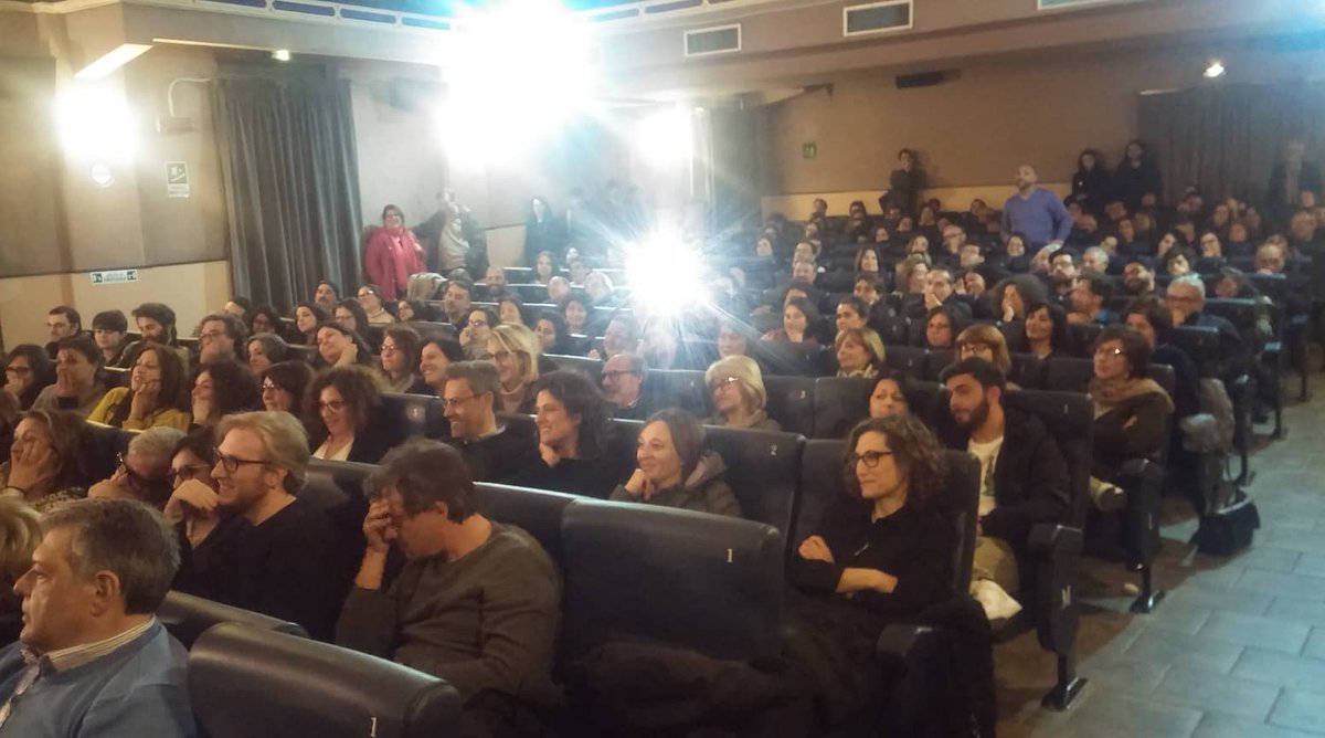 Ieri sera il Cinema King di #Catania era strapieno per @rivamesta e <a href="/chiaramartegian/">Chiara Martegiani</a> che presentavano #RIDE per #ESCOintour! Oggi al Multisala Iris di #Messina, domani al Tiffany di #Palermo e dopodomani #Modica e #Vittoria! E voi non uscite? #ESCO #Sudtitles #ValerioMastandrea