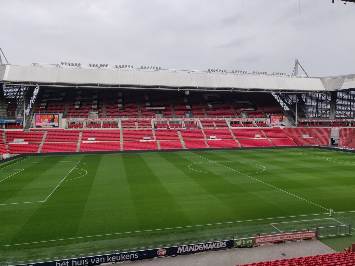 De vakken zijn nu leeg, maar het MI team van van #PSV weet nu al bijna wel vak de meeste halve liters gaat drinken  komend duel. Top verhaal over data analyse. #sportnext