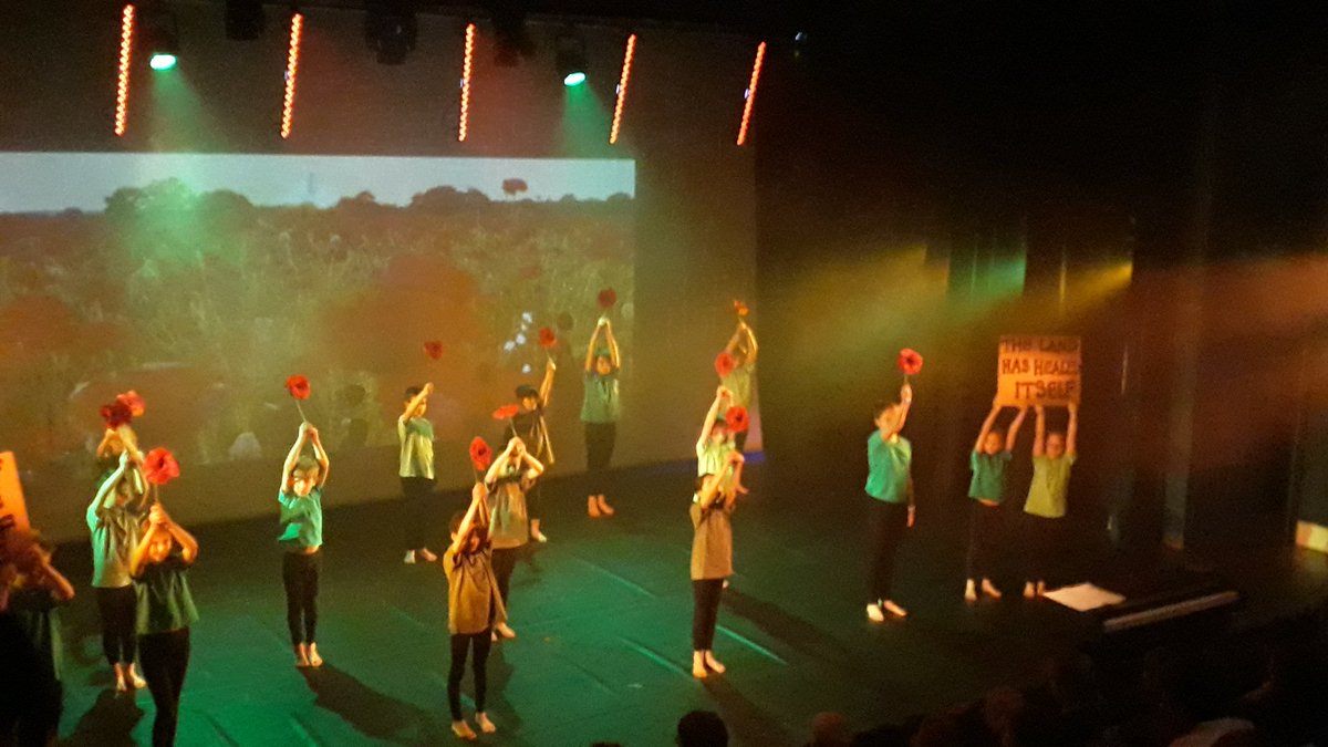 KingsStAlbans's tweet photo. Pre-Prep pupils thoroughly enjoyed watching the CreativeConneXions dress rehearsal this morning. The show was excellent, if you have tickets you're in for a real treat #creativeconnexions #KSAcreates #KSAperforms https://t.co/tIxqHSYWPX