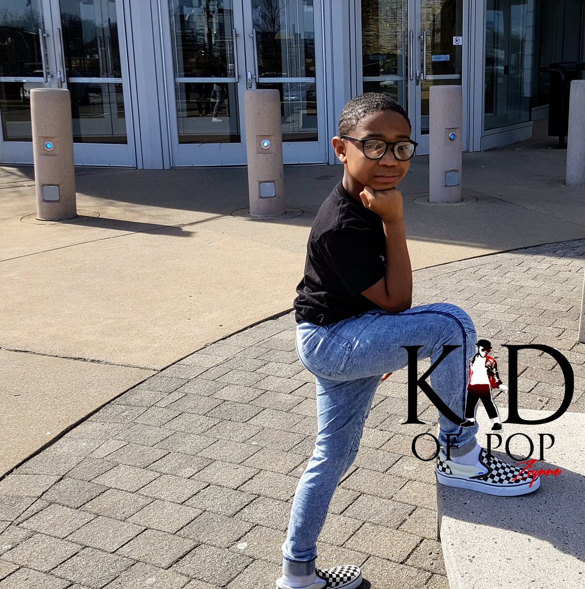 KidofPop's tweet photo. Cincinnati!!!! @KenwoodTC
Shirt: @VANS_66
Shoes: @VANS_66
Eyewear: @ray_ban
#Ziynne #KidofPop #Music #Entertainment #DreamBig #DanceLife #Dance #KidFashMagazine #TheKidofPop #Swag #KenwoodTowneCentre #Modeling #Outfit #FashionModel #Swagger #Vans #VansOffTheWall https://t.co/qLxuEOA9aq