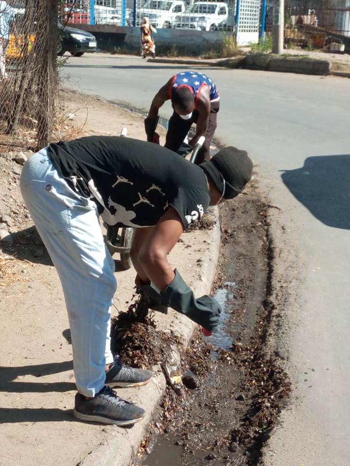 SubcountyAdmin's tweet photo. Through the department, the County is working towards restoring the good conditions of roads and streets in order to render them passable to motorists and pedestrians during the rainy season. 🚯#DrainageCleanUp #MamboSafi https://t.co/8ZxEek3J9g