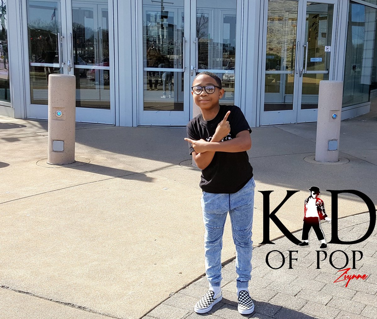 KidofPop's tweet photo. Cincinnati!!!! @KenwoodTC
Shirt: @VANS_66
Shoes: @VANS_66
Eyewear: @ray_ban
#Ziynne #KidofPop #Music #Entertainment #DreamBig #DanceLife #Dance #KidFashMagazine #TheKidofPop #Swag #KenwoodTowneCentre #Modeling #Outfit #FashionModel #Swagger #Vans #VansOffTheWall https://t.co/AXZSLwksb6