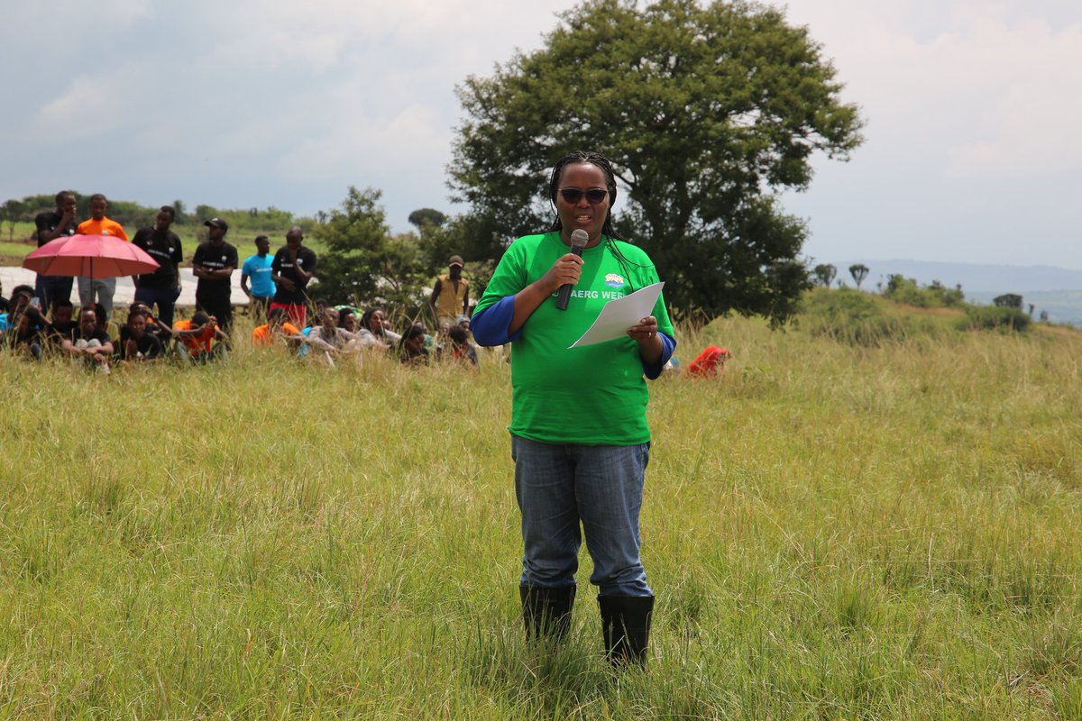 IBUKAYouth's tweet photo. Minisitiri @g_mukeshimana Kandi Yashimiye ubuyobozi bw'igihugu cy'u Rwanda bwashyizeho @FargRwanda kuko nubwo benshi uyu munsi badafite ababyeyi ariko igihugu cyababeyere umubyeyi, cyibafasha kwiga nibindi...#AERGGAERGWEEK2019 #Kwibuka25 @RwandaAgri https://t.co/uRAIkDo1l2
