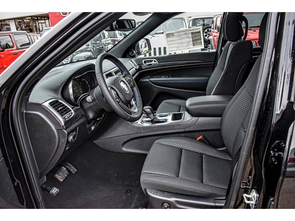 FrontierAuto's tweet image. New inventory 🚨 Stop by #FrontierDodge today to test drive this sleek 2019 #JeepGrandCherokee Upland 4X2 before someone drives off in it! Learn more: bit.ly/2YBYEzc