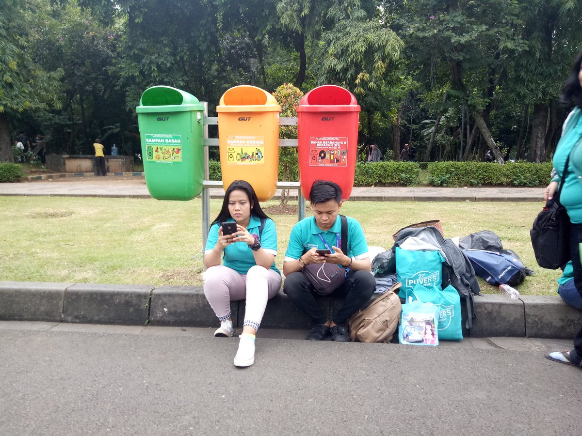 Kalau marahan gak gtu juga x ahhh
Ngomong aja ga usah chattingan
Yg ketiga tong..
#PutriatKonserKomikaIIVM
<a href="/Da4_Putri01/">Putri Isnari DA4</a>