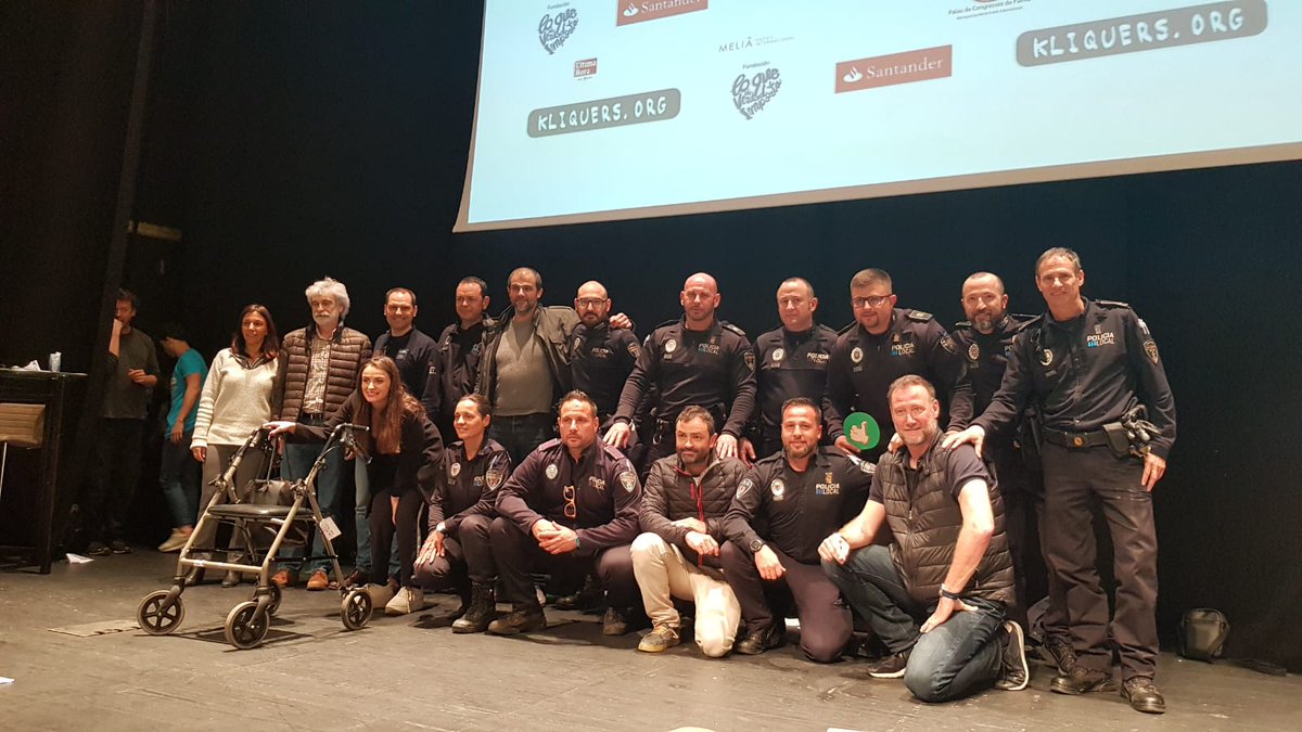 politutor's tweet photo. Muchas gracias a #kliquers por la oportunidad de estar con dos grandes testimonios de esfuerzo y superación, @pgaguado y Miriam Fernandez.
#loquedeverdadimporta #kliquers #policiestutors #ispib #convivexit #pedrogarciaaguado #miriamfernandez https://t.co/evXxZe0XoN