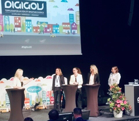 <a href="/DigiGovSE/">DigiGov</a> är igång. <a href="/Ygeman/">Anders Ygeman</a>, @lenamicko och <a href="/asazetterberg/">Åsa Zetterberg</a> talar om att vässa välfärden. En stark panel med kvinnliga ledare samtalar om hur offentlig sektor ska utvecklas och att våga leda i mellanrummen. Det behövs samspel! #smartarevälfärd