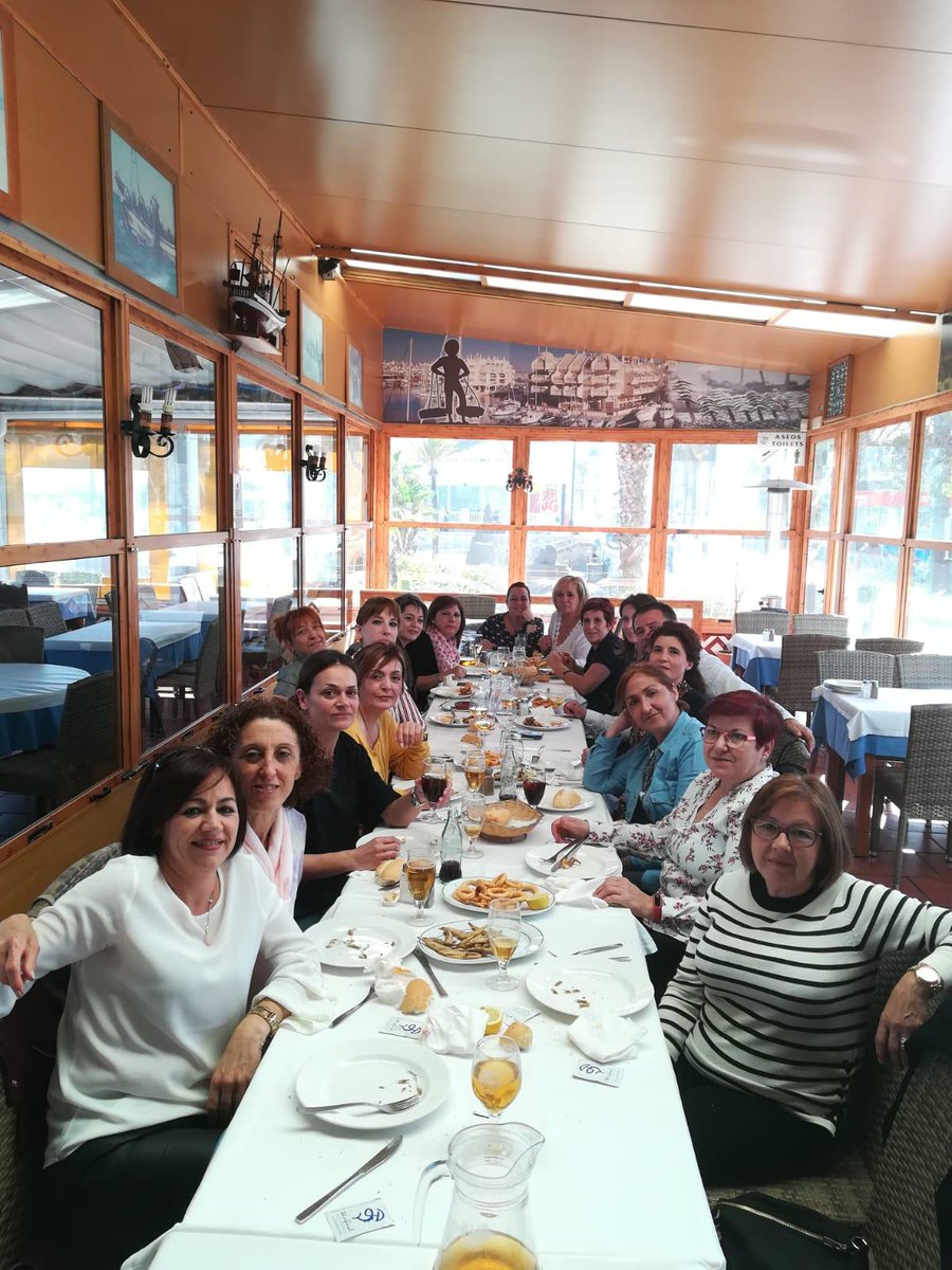 Nuestra compañera Raquel de Club Mac (gobernanta) acaba de terminar su mes en Puerto Marina Benalmádena para conocer de primera mano la forma de trabajar del departamento de pisos de este otro hotel. La despedida, cómo no, ha sido con una enriquecedora comida de equipo.💪