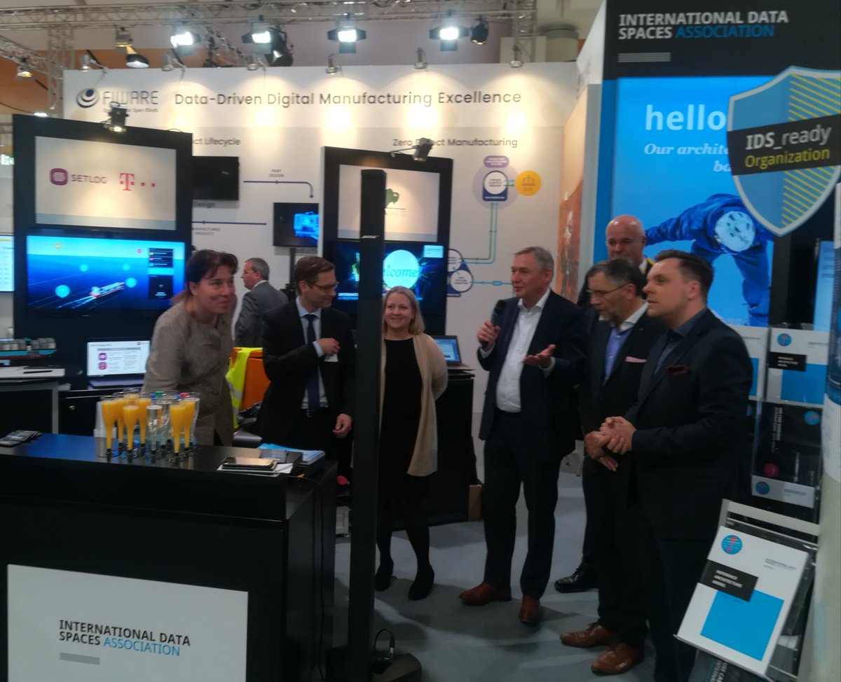 nicos_AG's tweet photo. Dr. Reinhold Achatz CEO of the IDS officially opened the IDS booth in Hall 8, C25. Come by and check out our Use Case about the Management of Things, Identities and Credentials. #hm19 #ids_ready https://t.co/GTzas9w3Gp