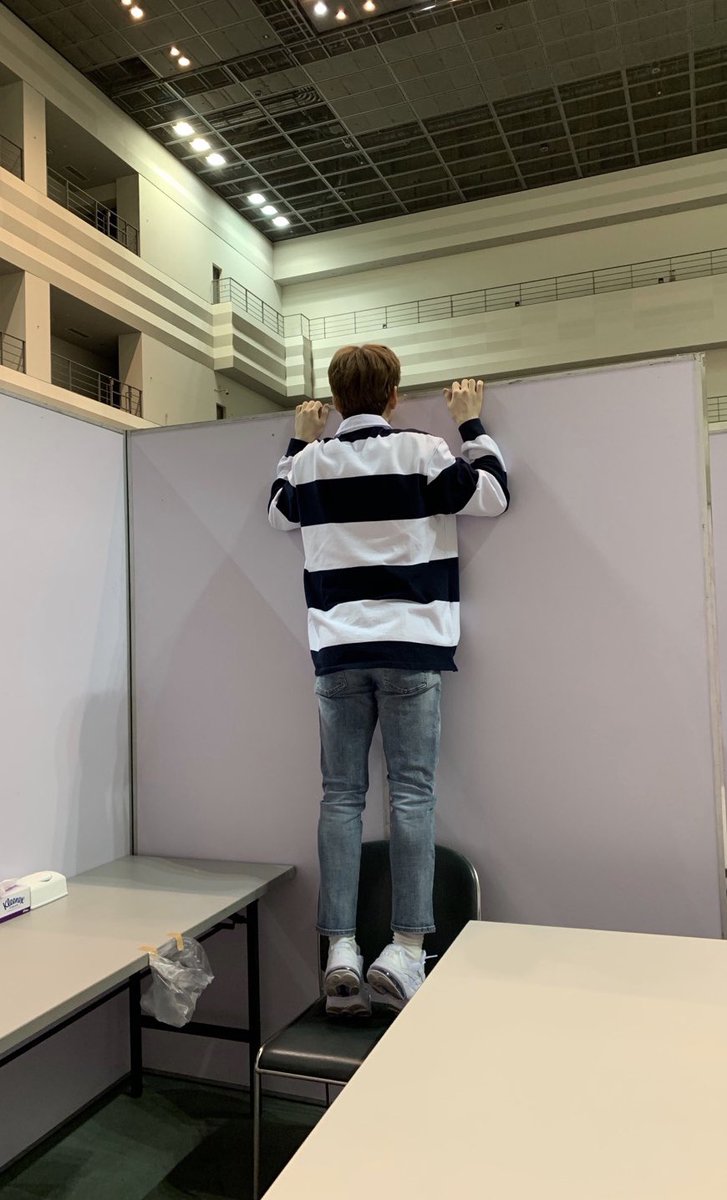 [#MONSTA_X] #Shoot_Out_JPN #201903MONSTAXハイタッチ会の記録 会場の #MONBEBE と遊ぶため がんばる #キヒョン の図 @OfficialMonstaX