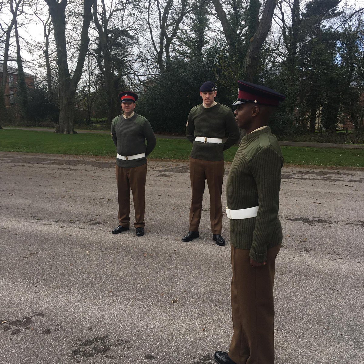 ArmyCeremonial's tweet photo. Students on the All Arms Basic Drill Course 19/01 sequence training and practicing for their about turn in quick time formative lessons on Wednesday. These first 2 days are generally taken up by slow &amp; quick time revision &amp; TP demonstrations.
#takingyouastagefurther #Britisharmy https://t.co/DIAuCZX0fU