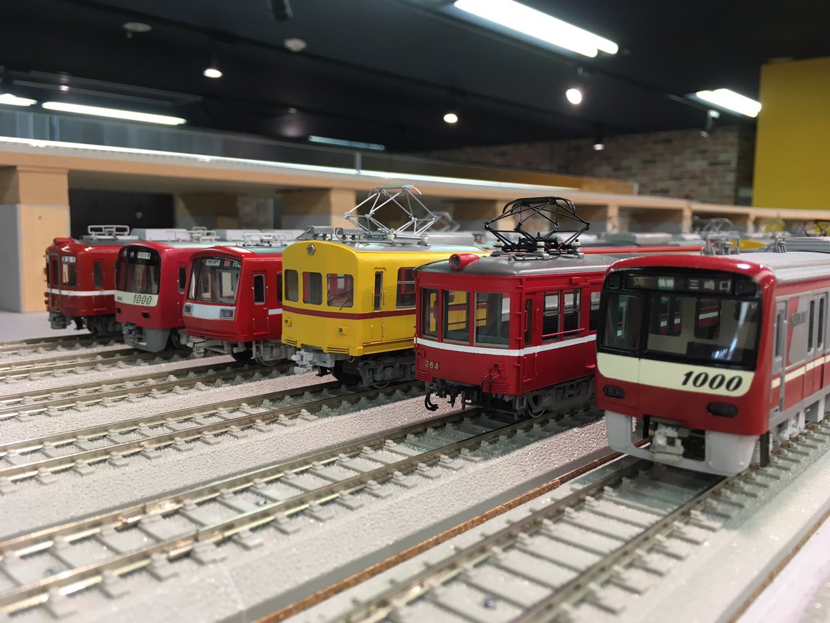 mokeikojo3's tweet image. FMODELやっぱり閉店してしまったか、、、ファルベの塗料とかも入手困難になってしまうのかなぁ
あと16番のレイアウトなくなってしまうのも痛いです。エンドウのレールだったので安定した走行が良かったのですがとても残念です。
 #FMODEL