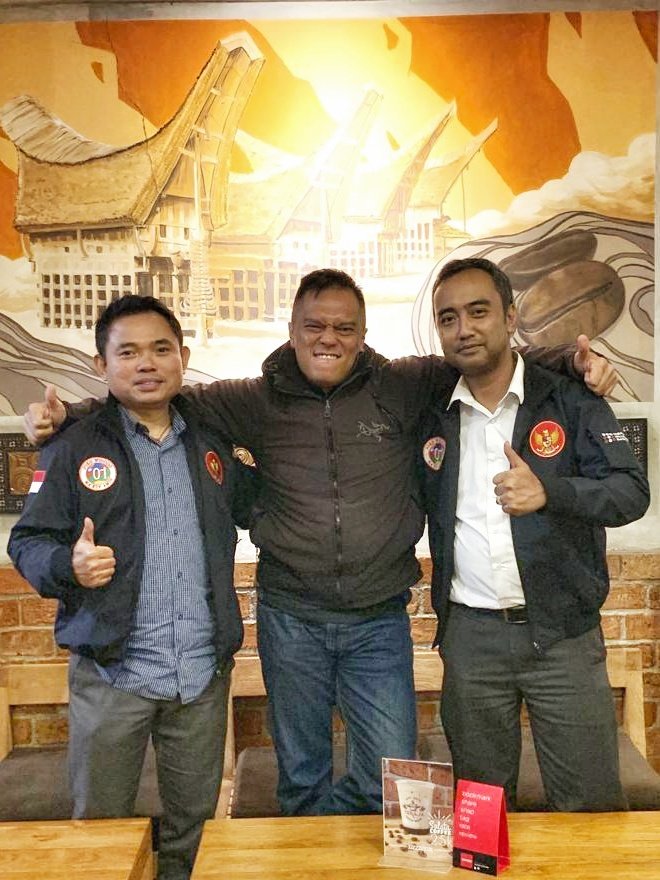 KertonegoroYoni's tweet photo. 3 Sahabat masa SMA malam ini berSATU kembali...
#DILANjutkan 
#01OptimisIndonesiaMaju 
#01JokowiLagi 
@disyontop @ulinyusron @bukpang @_jimmyambarita @RostiatiPangar1 @NormaMangunson1 @nadette_shi @m4ymia @NovalinaReny @yohanesarifin @novitanusaputra @Aryoqudsy1 @JungjunganSima2 https://t.co/PsFikoxGen