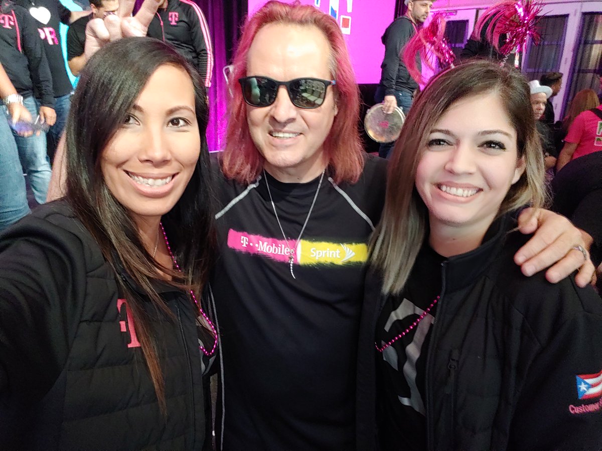 Having fun with my T-Mobile family <a href="/tmobilepr/">T-Mobile Puerto Rico</a>  <a href="/JohnLegere/">John Legere</a>  <a href="/CorreaRosses/">Rosses</a>