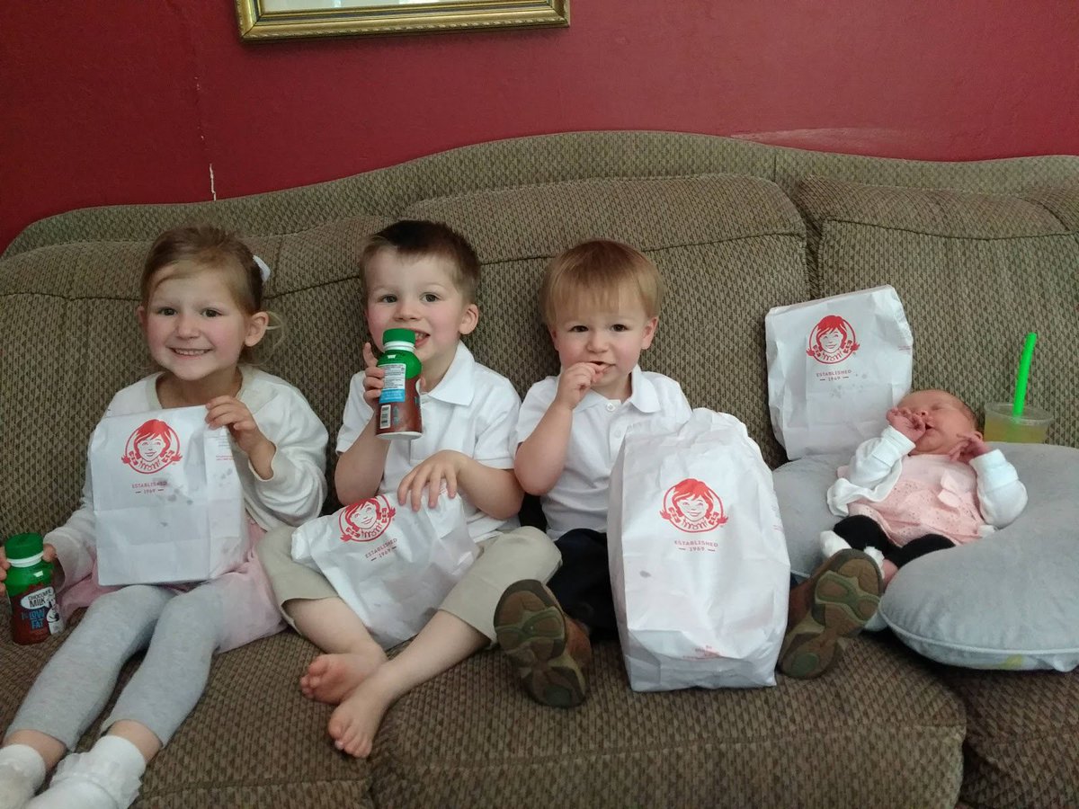 Kjierbear's tweet photo. Hey @Wendys, check out our 4 kids who are 4 and under for 4 months with their four 4for4s! https://t.co/MCHTUOmnUg