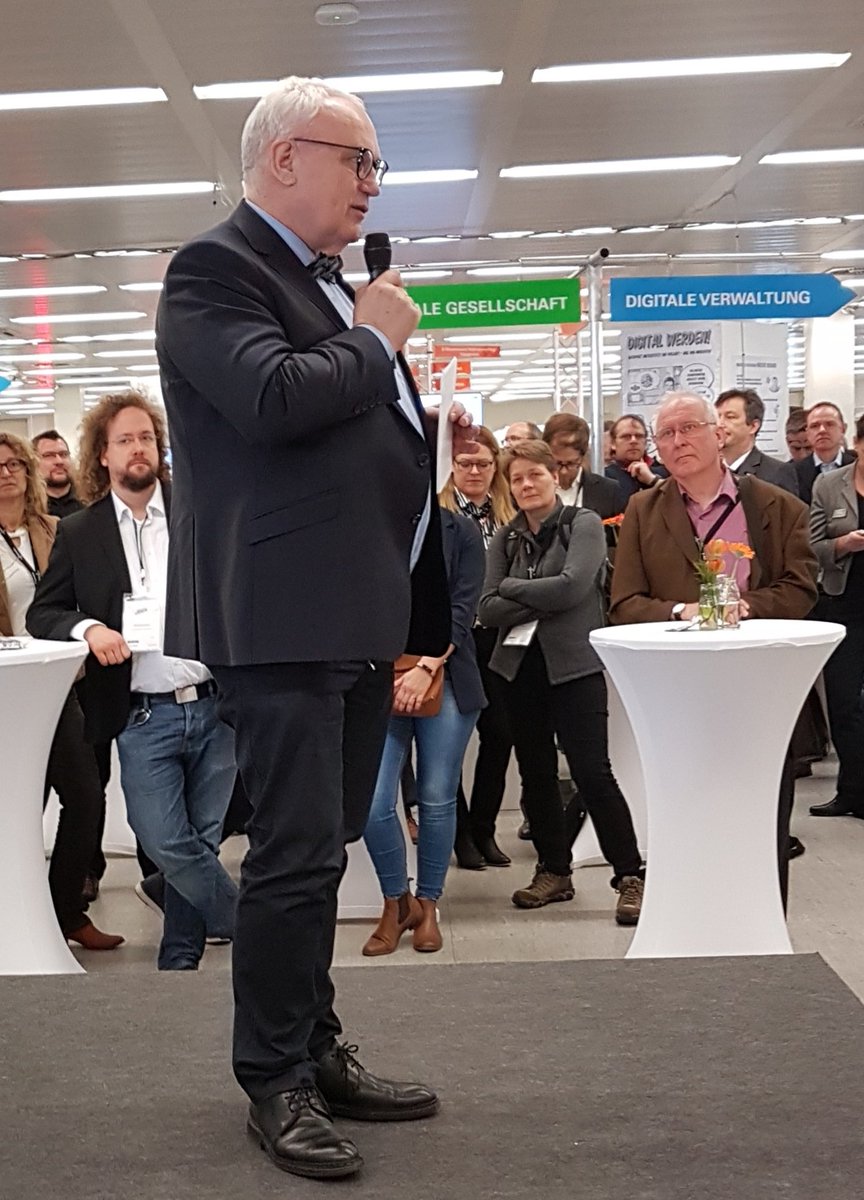 SchulzHeirich's tweet photo. Wow - das war heute wirklich eine tolle #Dataport Hausmesse #DPHM19! Vielen Dank an über 1.500 Teilnehmer, unsere Partner und Referenten. Viele spannende Vorträge und Gespräche zur Digitalisierung von Gesellschaft und Verwaltung. https://t.co/NLlZ1kQezW