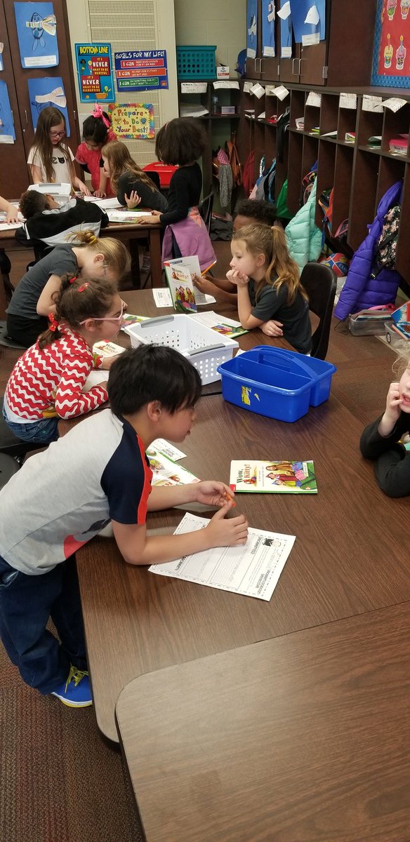 ApacheJohnson1's tweet photo. Love the student lead collaboration and hard work of these fabulous 1st graders. Can't wait to see their presentations! @ApacheIS512 https://t.co/K9OptPVLgG