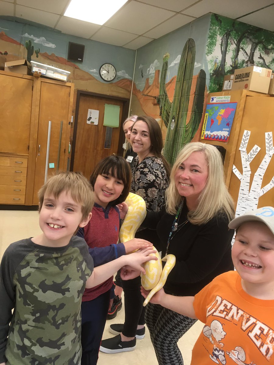 Adrizzle9's tweet photo. Rizzo’s Reptiles @RV_Rockets! The first and second graders had a fun educational hands on experience today! Thank you Miss Grace! 🐸🐍🐢 https://t.co/DlXjgoJ99I