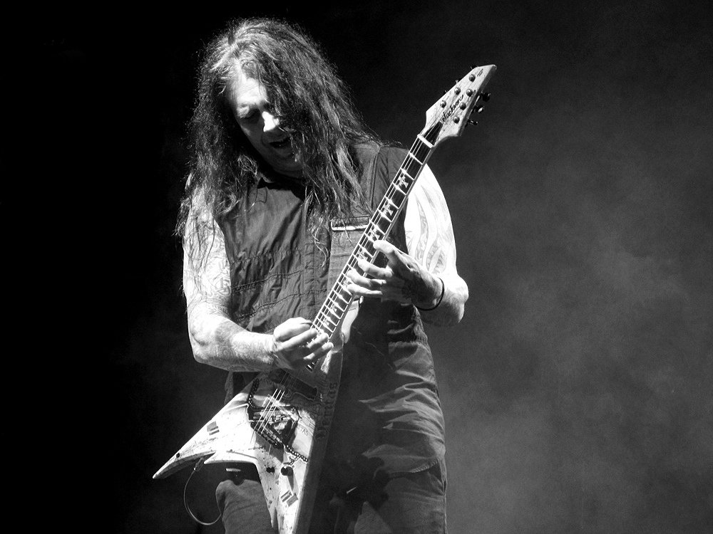 Happy birthday to Phil Demmel of Machine Head!   