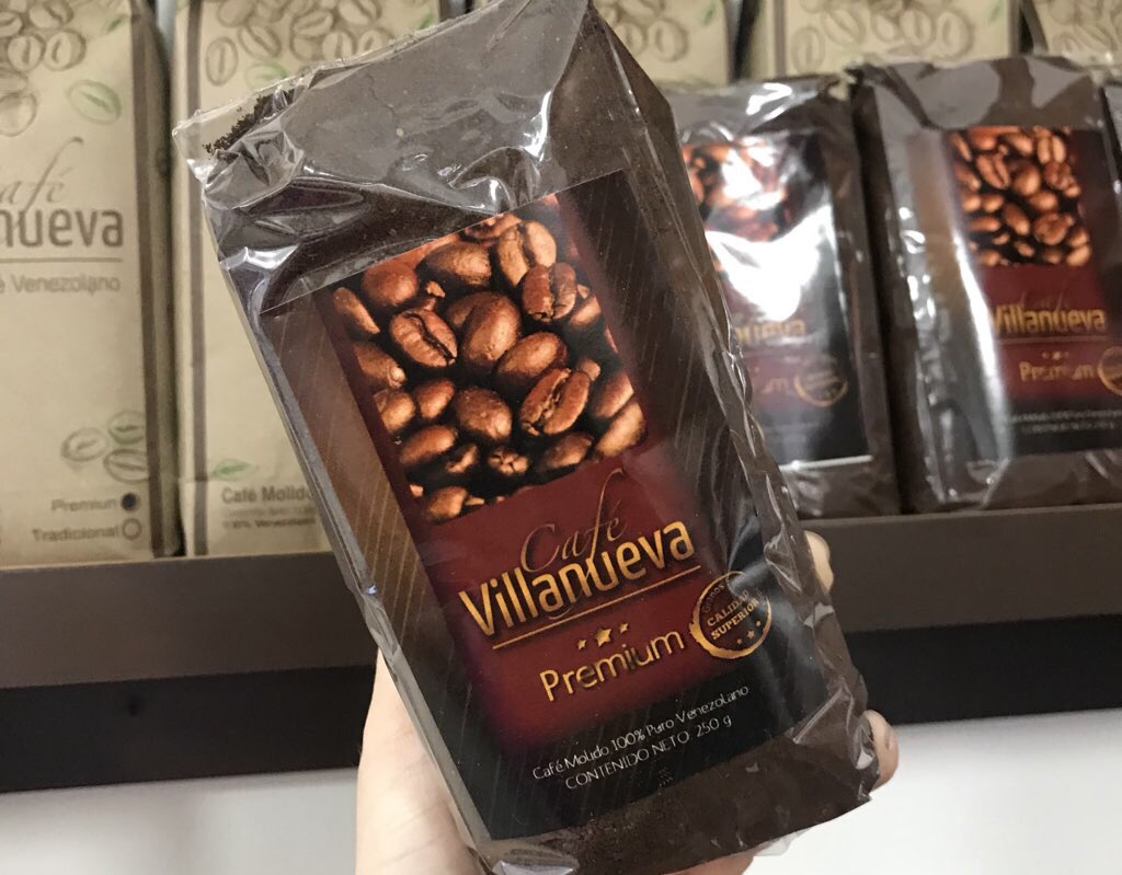 mocacafebqto's tweet photo. ¿Sabías que en nuestras sedes consigues nuestro delicioso Café Villanueva? ☕️ Molido o en granos, 100% puro café venezolano 🇻🇪 #MocaCafe
¡Somos caficultores!
📌PD: Nuestro café #Villanueva es el que utilizamos en todas nuestras sedes 🙌🏻 https://t.co/smVOOpfImm