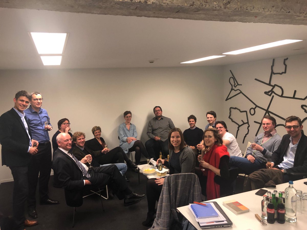 Voila. AV keurt programma goed, nu naar congres <a href="/cdenv/">cd&v</a>. Cederteam drinkt er verdiend ene op. Investeren in sterke studiedienst rendeert. Doordacht en toekomstgericht programma 👍.