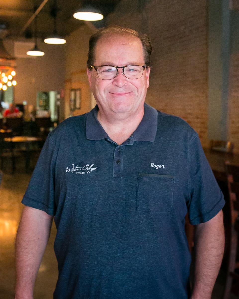 Providing delicious wine and excellent service is our passion!