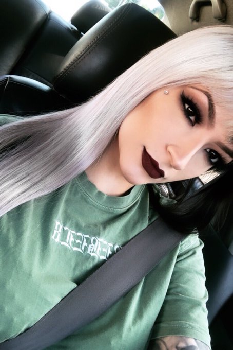 com a tatuagem fodida mas devidamente rebocada pro Job ✨ https://t.co/tLNL2fUPFb