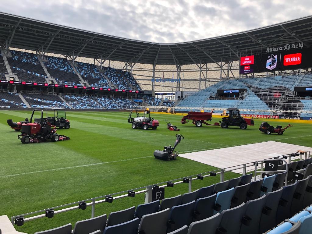 TheToroCompany's tweet image. Exciting day with our friends at @MNUFC for the ceremonial First Cut at Allianz Field. #MNUFC #GoLoons
