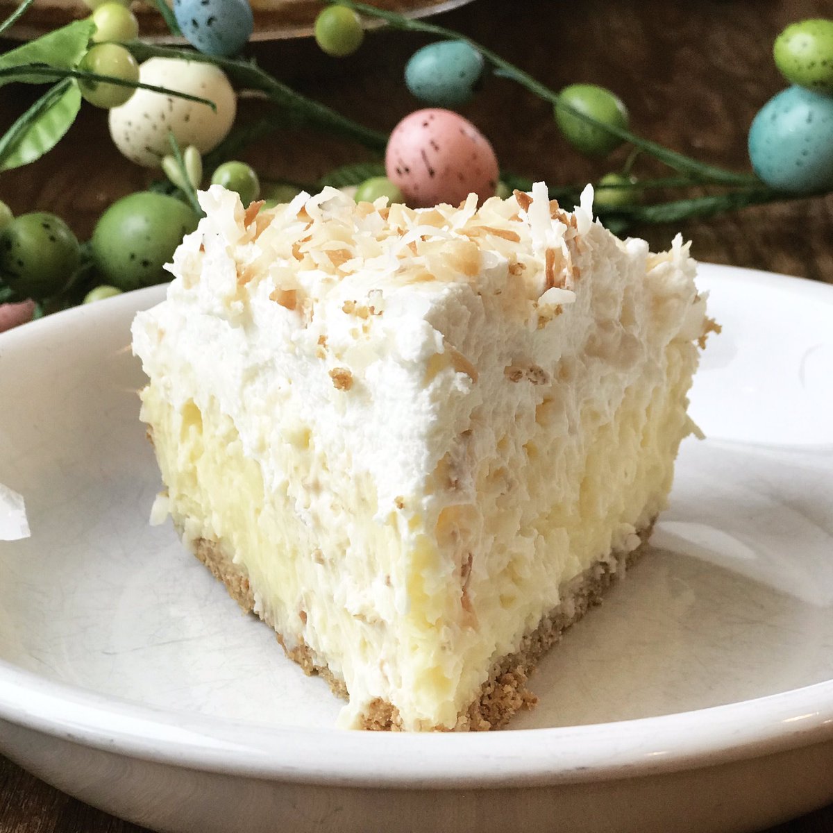 LivinThePieLife's tweet photo. Making your Coconut Cream Dreams come true. #coconutcreampie #classicpie #sliceofpie #eatmorepie https://t.co/Q4rsFuWJ3C