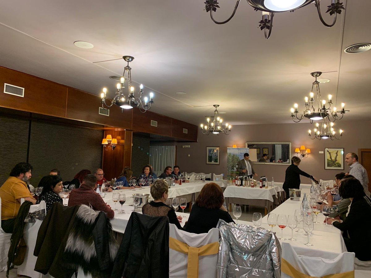 RestCasaSantos's tweet photo. Os dejamos un hilo con las fotos de la cata de vinos de @MonteOdina del pasado viernes. Esperamos que os gusten! Podéis ver la publicación completa en nuestro Facebook. https://t.co/p3ugfbL4TS https://t.co/6gLiNQVNQu