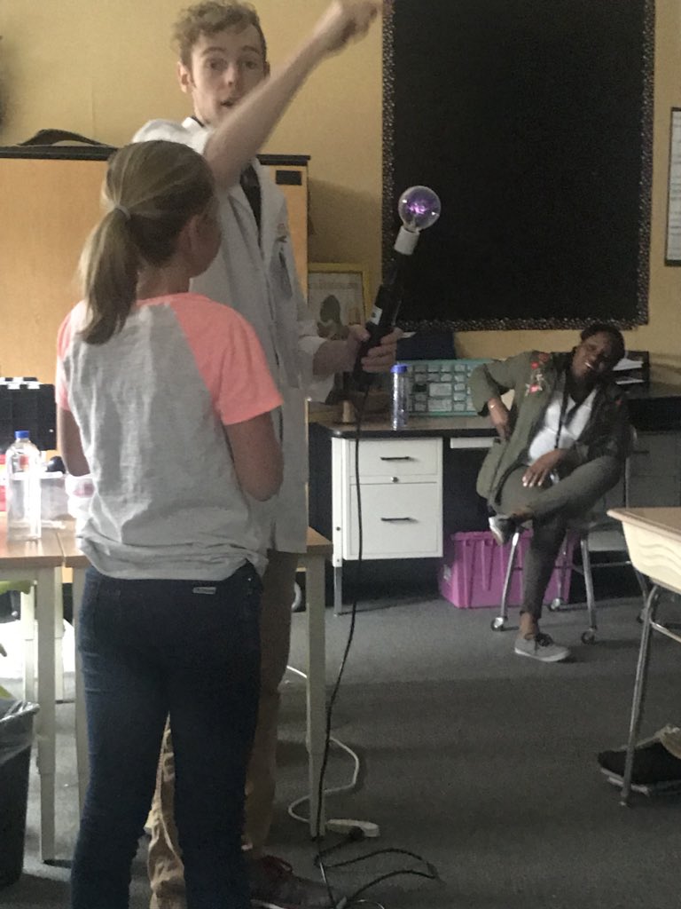 AmeliaGouillon's tweet photo. Our in-school field trip was SO cool today! Learning all about weather through hands-on experiences🌪💨🌧 https://t.co/KEZEHch45w