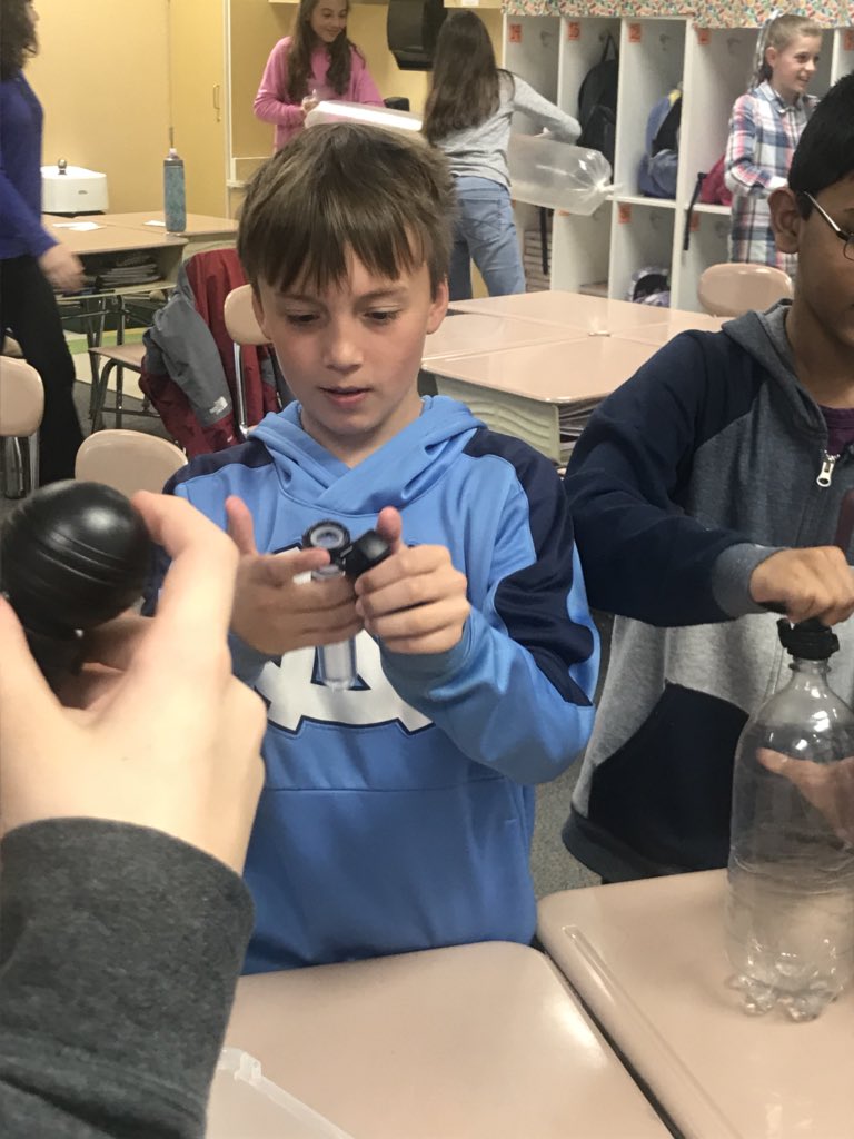AmeliaGouillon's tweet photo. Our in-school field trip was SO cool today! Learning all about weather through hands-on experiences🌪💨🌧 https://t.co/KEZEHch45w
