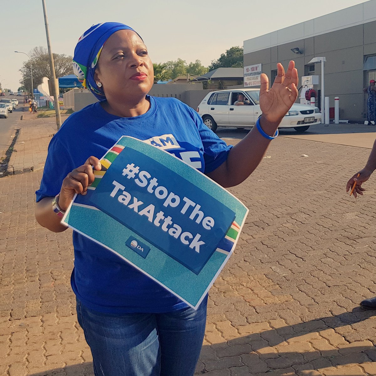 DA_Mpumalanga's tweet photo. Premier Candidate, Jane Sithole fighting ANC's corruption that led to unaffordable food and petrol hikes. Cut government’s wasteful expenditure and give citizens a break. Money meant for the people must be spend on the people!
#SitholeForPremier
#StopTheTaxAttack
@moloisrj https://t.co/CEQOOe98dZ
