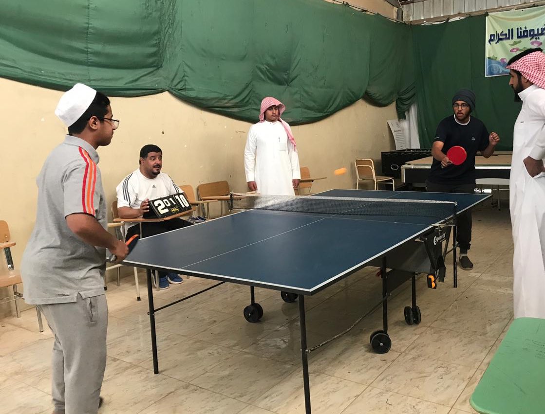 ثانوية العز بن عبدالسلام بالخرج On Twitter كما جرى نهائي دوري العز لتنس الطاولة بين الطالب عبدالعزيز العامر والطالب إياد الشهري وقد حصل على المركز الأول الطالب عبدالعزيز العامر وتم تكريم الفائزين