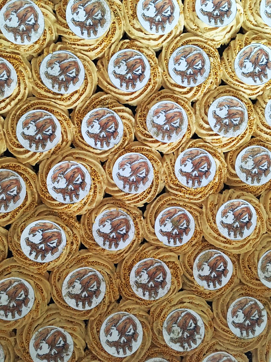 SeaOfThieves's tweet photo. We've got a sea of studio visitors getting some hands-on game time this week and a sea of cakes to keep them busy when they're not playing! Makes a pirate want to casually reach out and acquire a tray for themselves... https://t.co/EkiKAblEN7