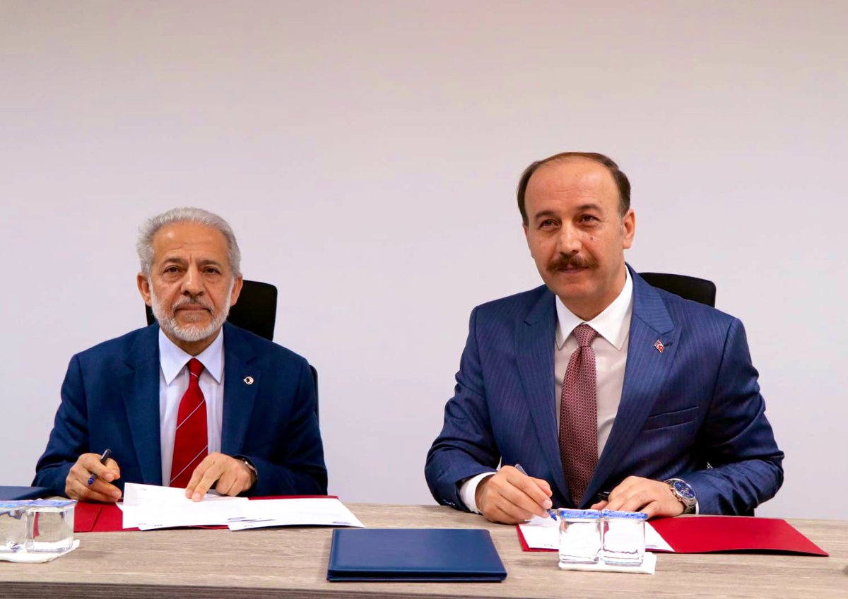 Abdullah_Erin47's tweet photo. Şanlıurfa OSB’nde faaliyete geçecek olan Meslek Yüksekokulu bölümlerinin protokol imza töreni ile Şanlıurfa Teknokent Üniversite-Sanayi İşbirliği Merkezi (ÜSİM) Ofisi’nin açılışını gerçekleştirdik. https://t.co/K604731BCn