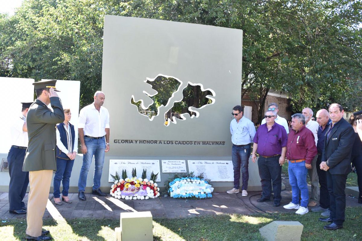 Martino_Alberto's tweet photo. POR LOS VETERANOS Y CAÍDOS EN MALVINAS

Acto conmemorativo a nuestros héroes patrios.
Por todos aquellos fueron y no volvieron. Por los que todavía están con nosotros.
Todos, sacrificaron su vida por Malvinas, que fueron, son y serán argentinas.🇦🇷

NUESTROS HÉROES NO SE OLVIDAN. https://t.co/T4fNYYNY4W