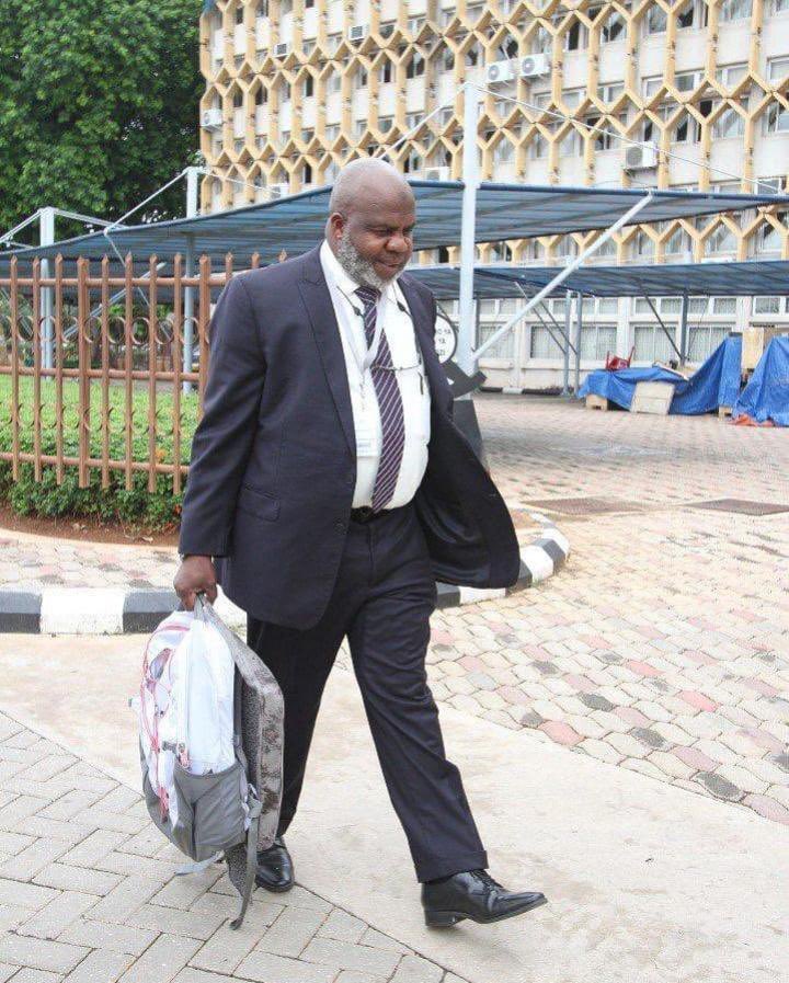 The man with integrity and good work ethics. Most of all, Prof. Assad fears God and tells nothing but the truth. Retweet for Prof. Assad.

#IStandWithCAG #BungeNiDhaifu