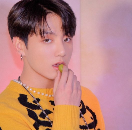 handsome_0309's tweet photo. 이번 팬미팅 포도알은 내가 다 접수한다...앙🍇 https://t.co/aLa3gUonG2
