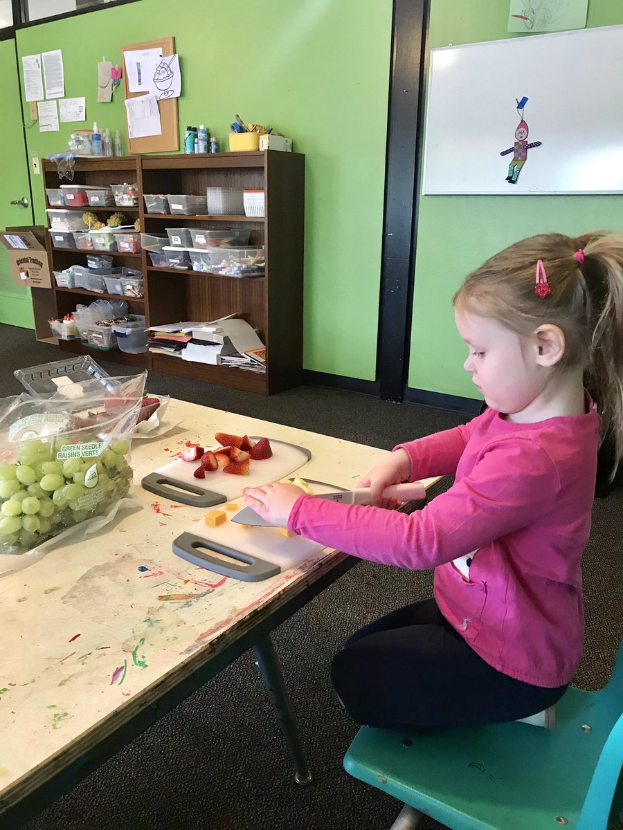 KRogers1850's tweet photo. Fruit and Cheese Kabobs.  A fun way to apply “go foods” and gain repeated practice w/multi-syllabic words!  #strawberry #spatula #ItsWorthIt @wcsdistrict @SutterMonarchs https://t.co/CsXdNCFKIW