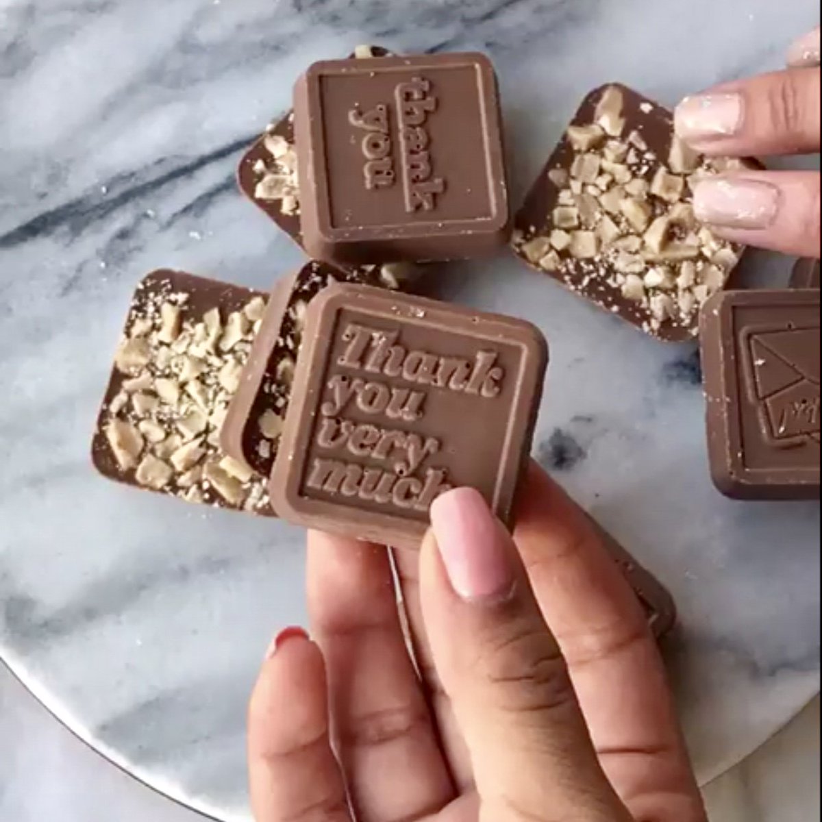 TotallyChocolat's tweet photo. Say thank you in a deliciously memorable way with #totallychocolate✨🍫❤️
.
.
.
#thankyougifts #givechocolate #customchocolates https://t.co/3HagD494mp