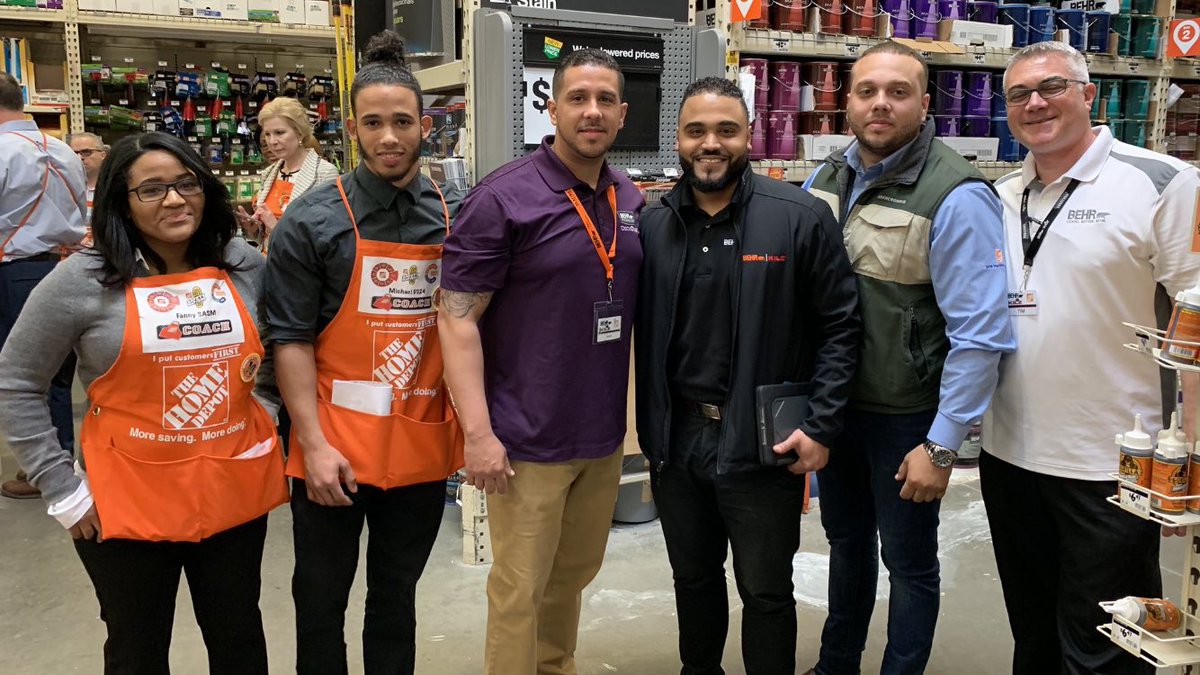 timbehr98's tweet photo. Thanks @EllinDwcc for recognizing #HD8475 #BehrProHubRep Lionel for being such a great partner. We are blessed to work alongside you driving excellent #PaintStoreExperience every day! @fitniistrefi @Tino_Longobardi @TD4theWin https://t.co/LPrvFrSGrc