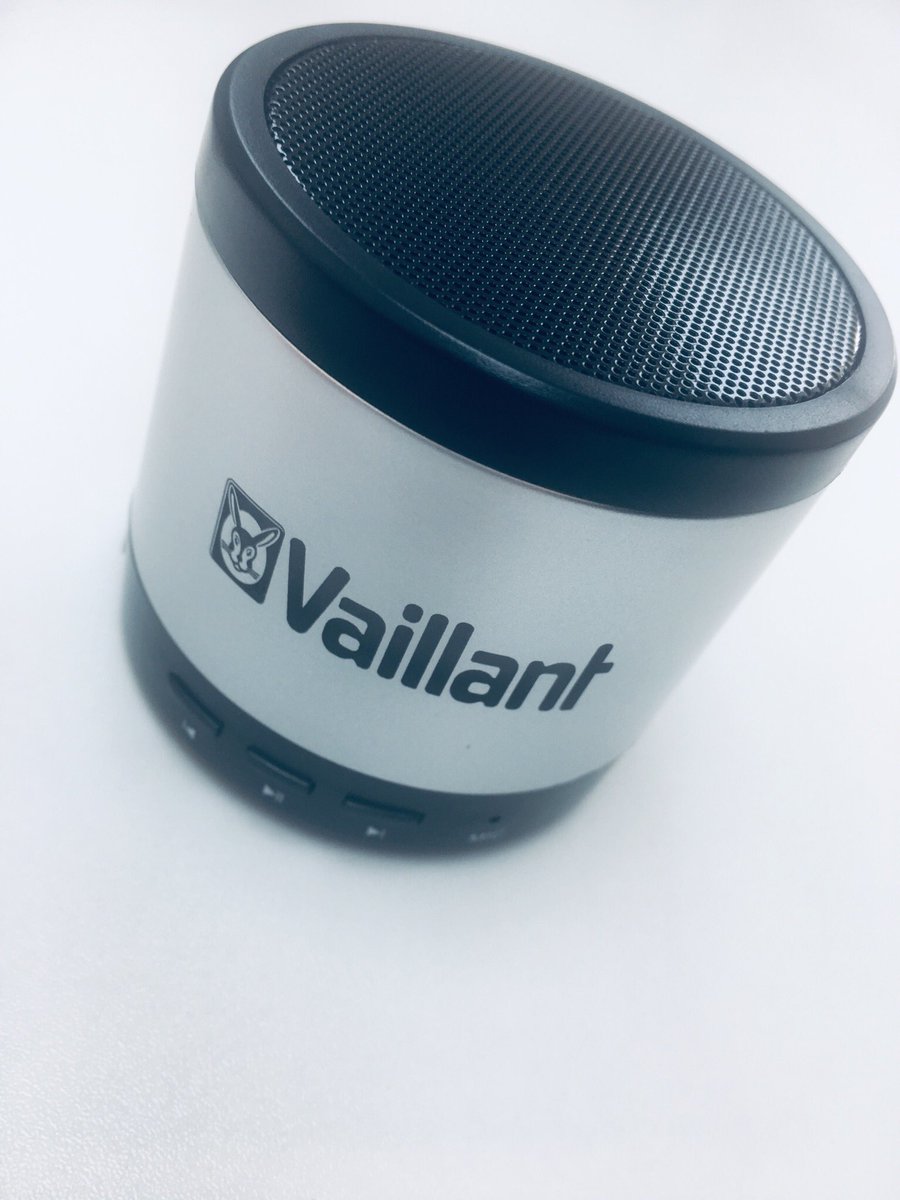 So I’ve seen that @ideal_ian has been splashing the merch recently. So to celebrate 2,998 followers I’m giving one lucky follower the chance to win a life changing unknown <a href="/vaillantuk/">Vaillant UK</a> branded item. Like &amp; RT to win 🙌🏻. Winners chosen at random but will probs be <a href="/sam_churchstile/">Sam Mawdsley</a>