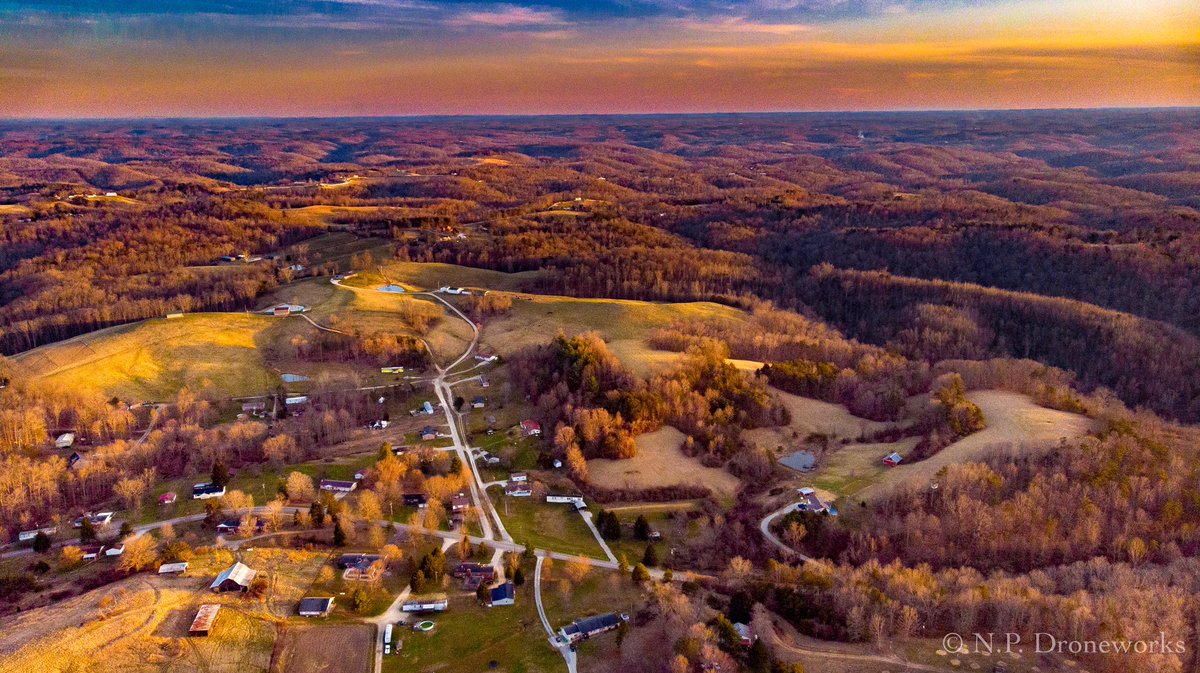 NPDroneworks's tweet image. A warm southern sky in late March. #drone #dronephotography #dronestragram #westvirginia